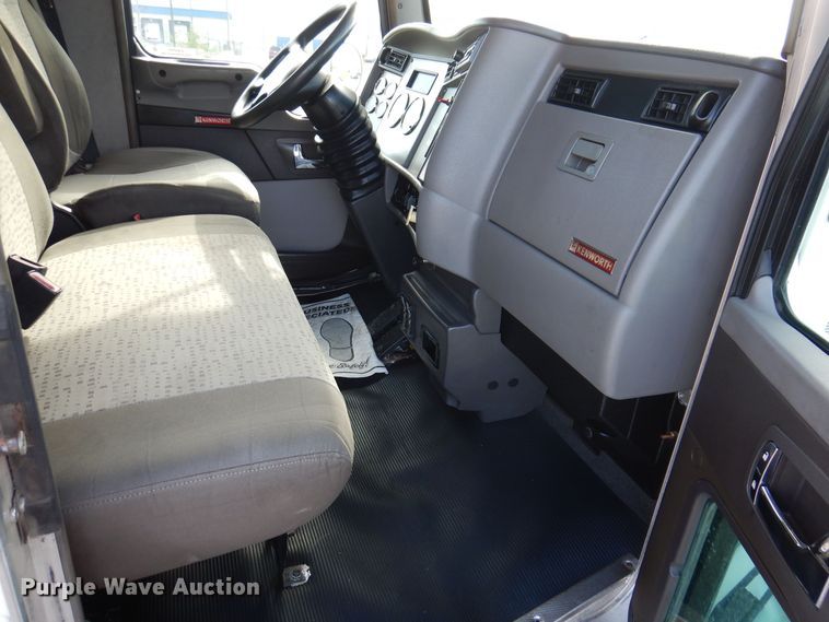 image for item KW9768 2014 Kenworth T370  truck cab and chassis