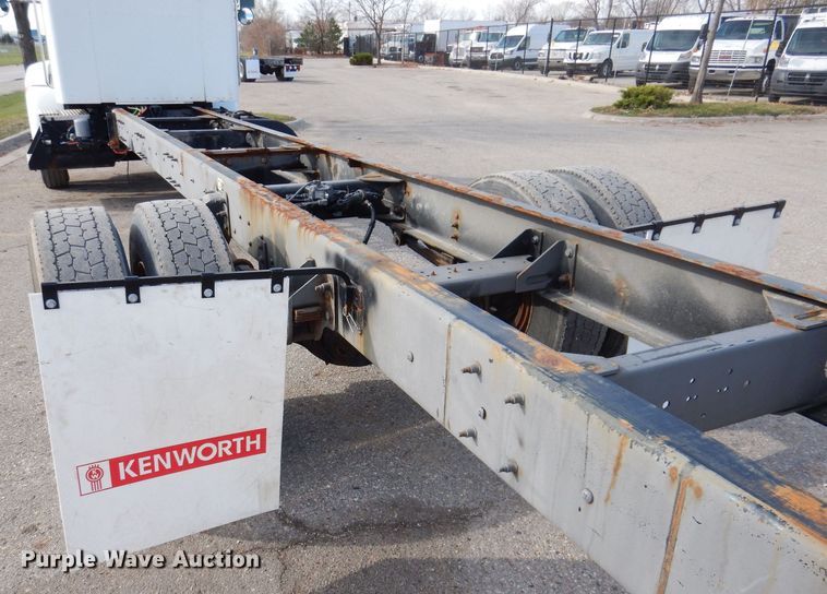 image for item KW9768 2014 Kenworth T370  truck cab and chassis