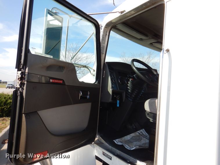 image for item KW9769 2014 Kenworth T370  truck cab and chassis