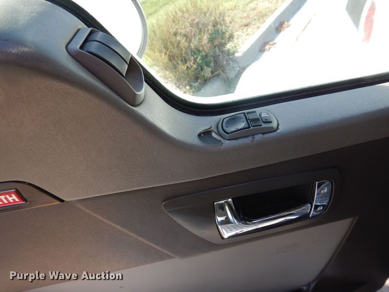 image for item KW9769 2014 Kenworth T370  truck cab and chassis