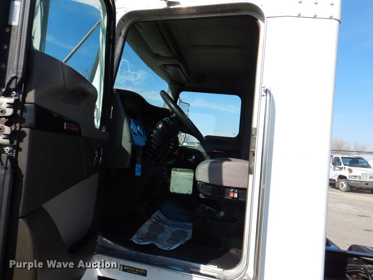 image for item KW9769 2014 Kenworth T370  truck cab and chassis