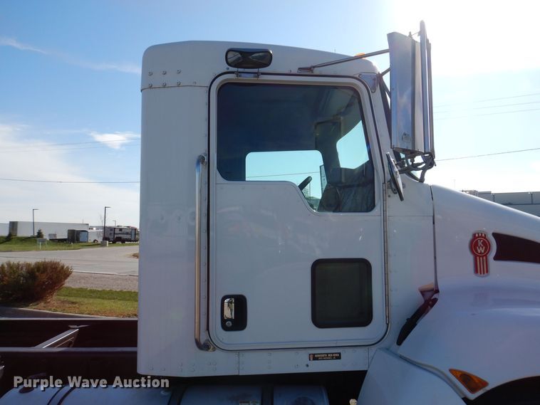 image for item KW9769 2014 Kenworth T370  truck cab and chassis