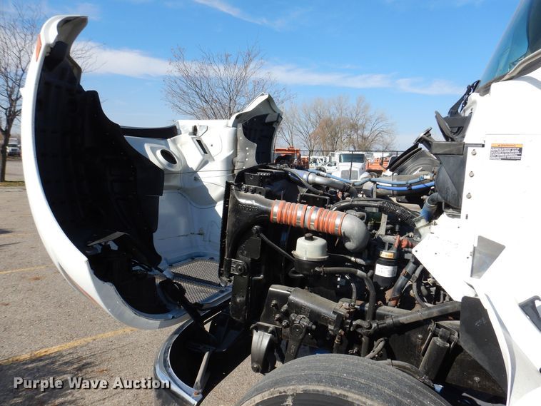 image for item KW9769 2014 Kenworth T370  truck cab and chassis