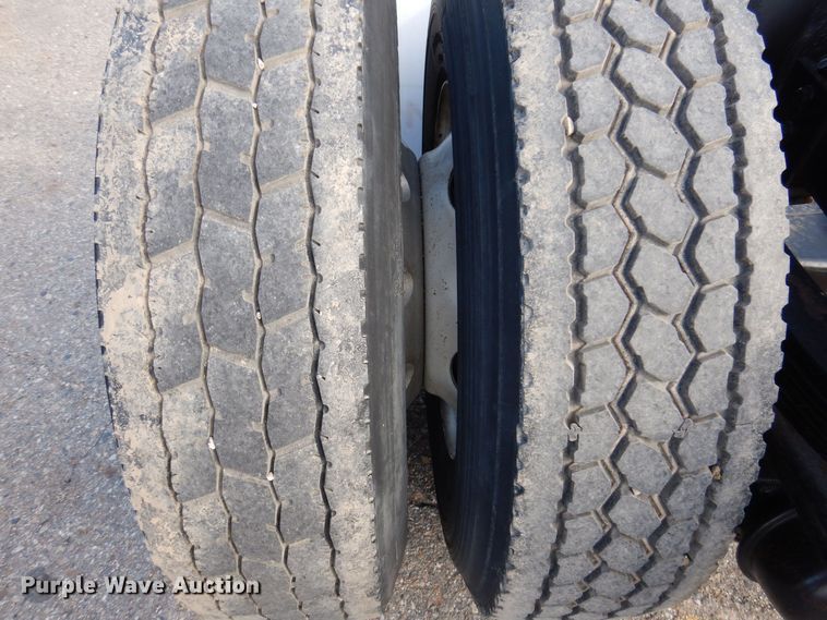 image for item KW9769 2014 Kenworth T370  truck cab and chassis