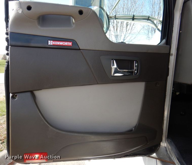 image for item KW9770 2014 Kenworth T370  truck cab and chassis