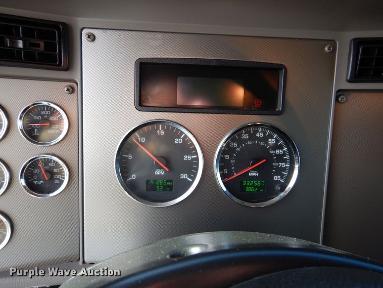 image for item KW9770 2014 Kenworth T370  truck cab and chassis