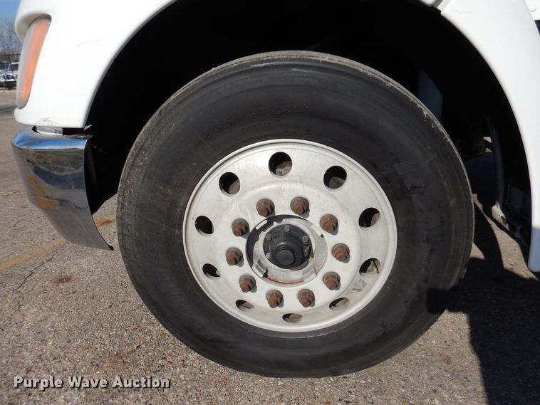 image for item KW9770 2014 Kenworth T370  truck cab and chassis