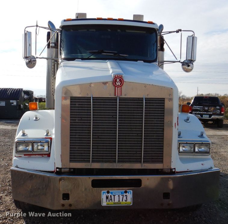 image for item KW9772 2006 Kenworth T800  roll-off container truck