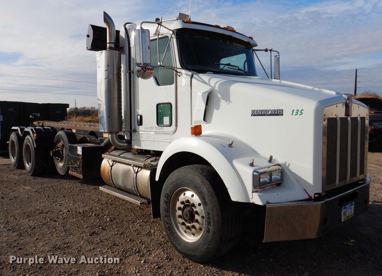 image for item KW9772 2006 Kenworth T800  roll-off container truck