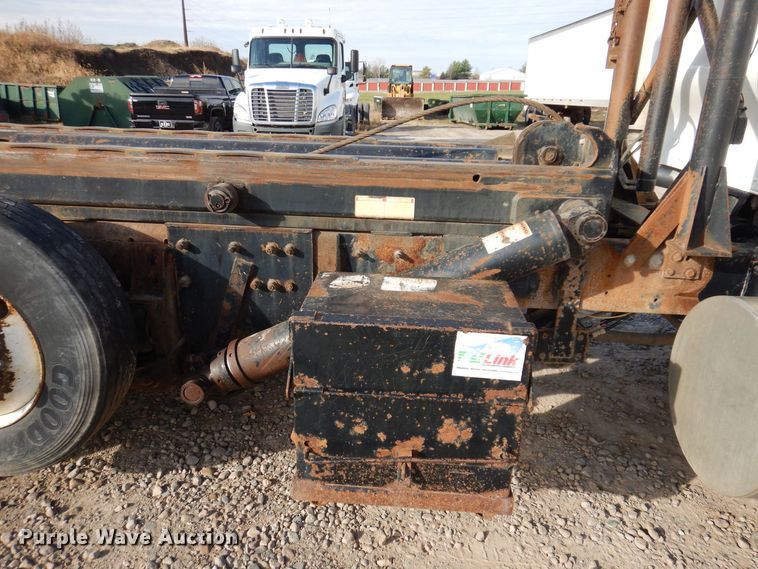 image for item KW9772 2006 Kenworth T800  roll-off container truck