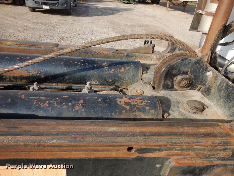 image for item KW9772 2006 Kenworth T800  roll-off container truck