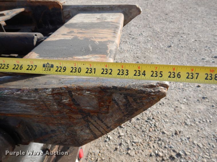 image for item KW9772 2006 Kenworth T800  roll-off container truck