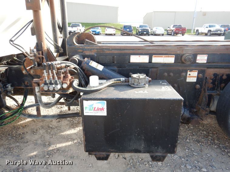 image for item KW9772 2006 Kenworth T800  roll-off container truck