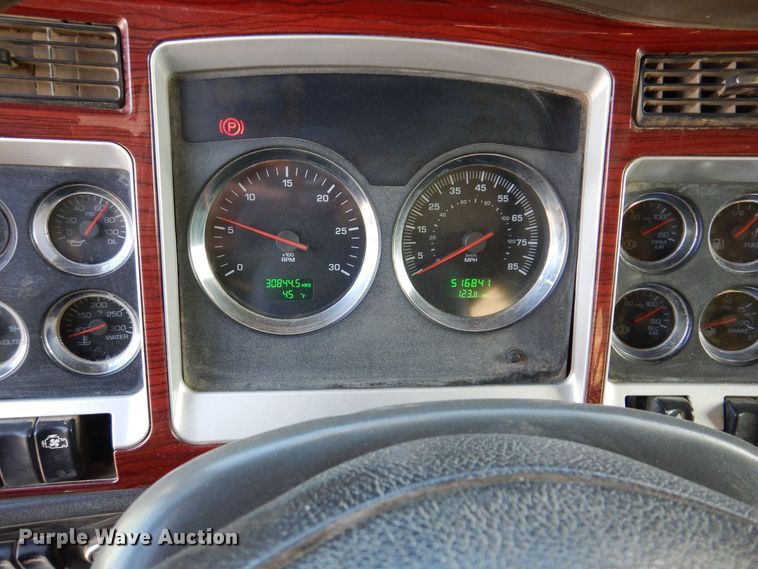 image for item KW9772 2006 Kenworth T800  roll-off container truck