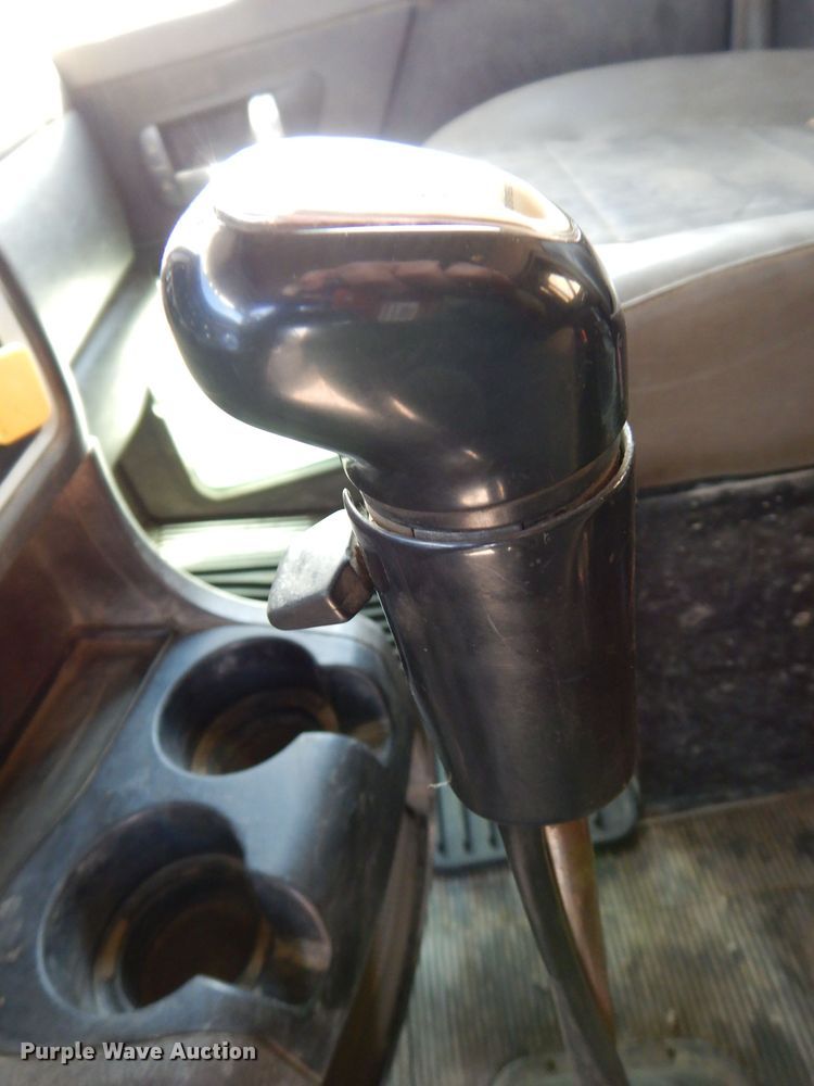 image for item KW9772 2006 Kenworth T800  roll-off container truck