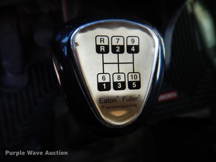 image for item KW9772 2006 Kenworth T800  roll-off container truck