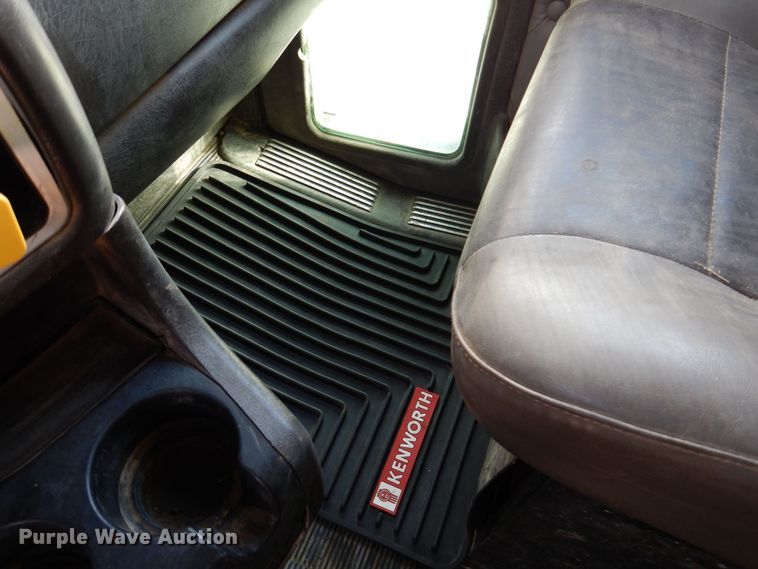 image for item KW9772 2006 Kenworth T800  roll-off container truck