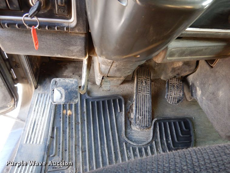 image for item KW9772 2006 Kenworth T800  roll-off container truck