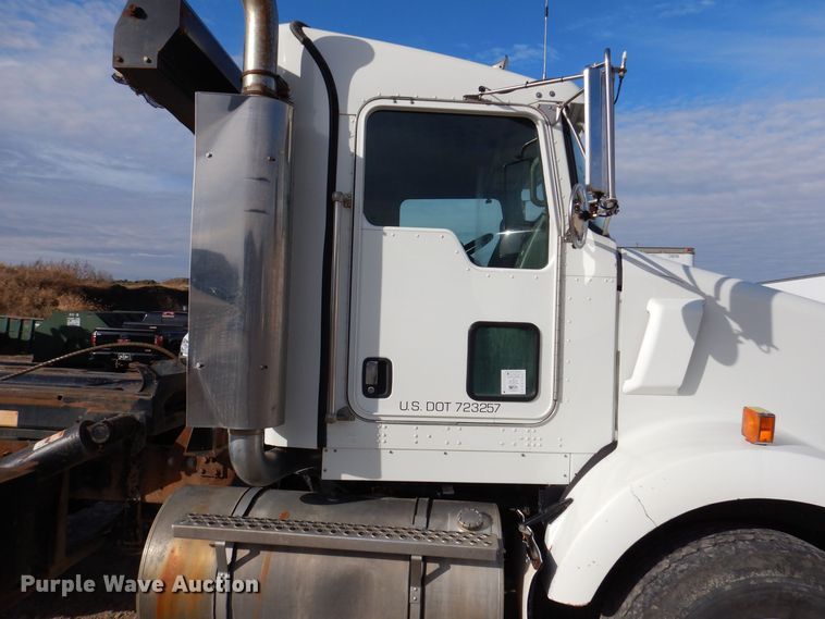 image for item KW9772 2006 Kenworth T800  roll-off container truck