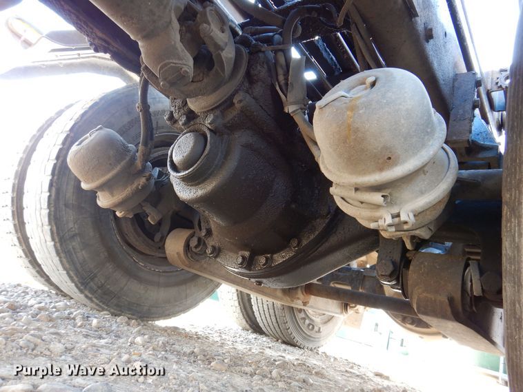 image for item KW9772 2006 Kenworth T800  roll-off container truck