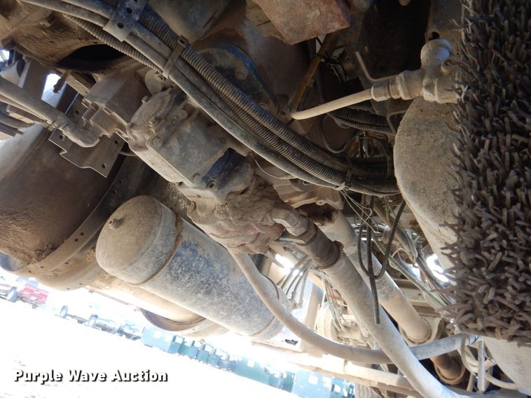 image for item KW9772 2006 Kenworth T800  roll-off container truck