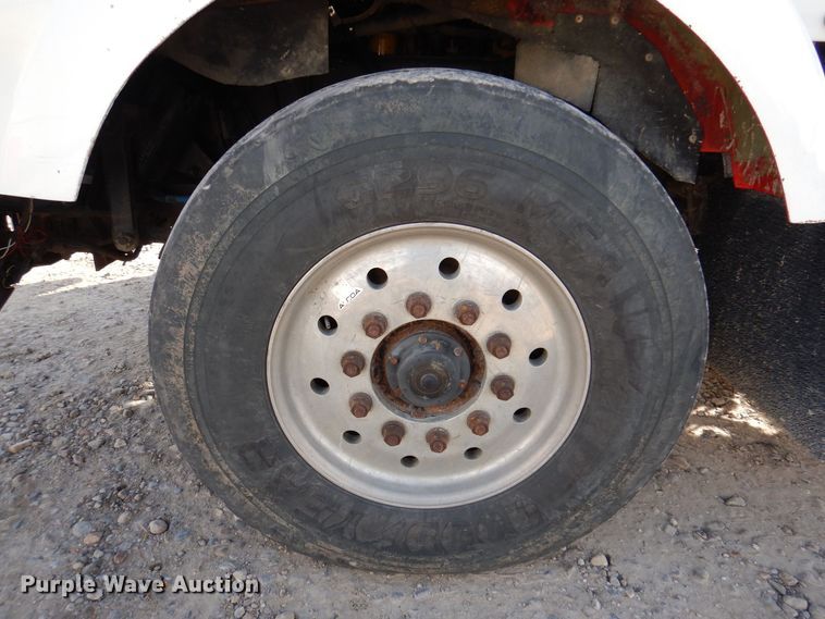 image for item KW9772 2006 Kenworth T800  roll-off container truck