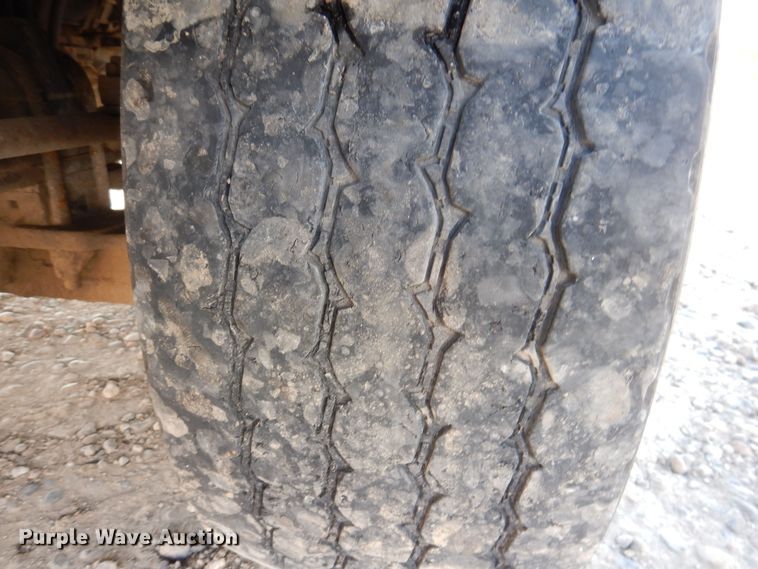 image for item KW9772 2006 Kenworth T800  roll-off container truck