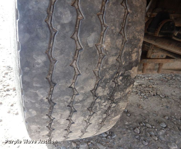 image for item KW9772 2006 Kenworth T800  roll-off container truck