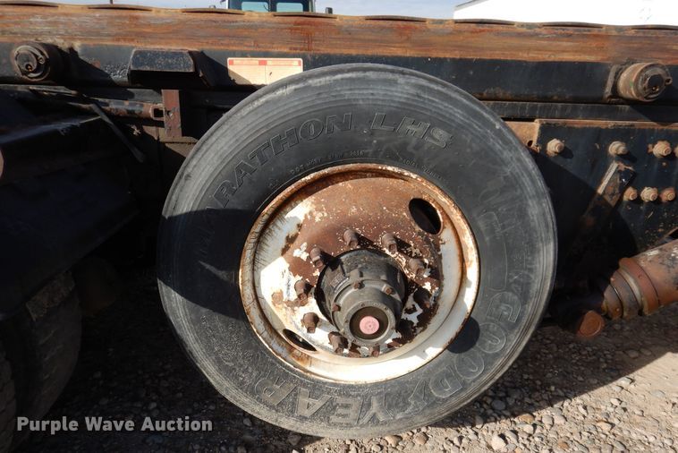 image for item KW9772 2006 Kenworth T800  roll-off container truck