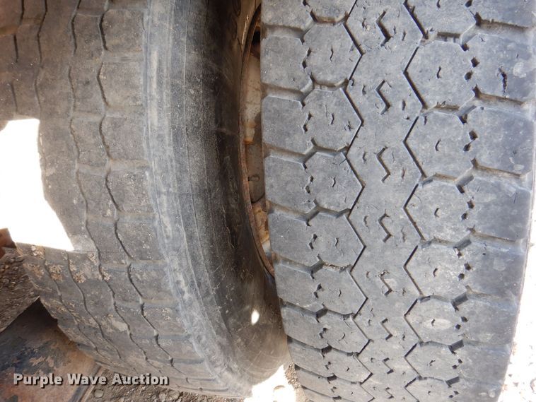 image for item KW9772 2006 Kenworth T800  roll-off container truck