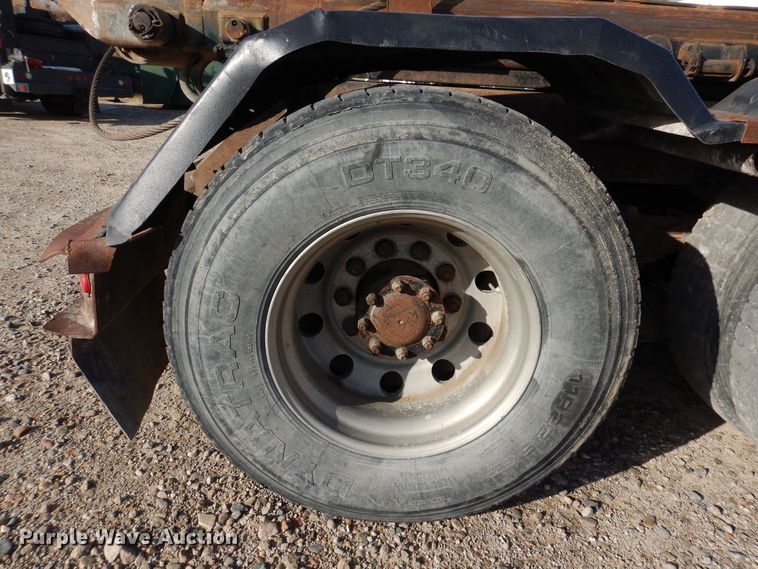 image for item KW9772 2006 Kenworth T800  roll-off container truck