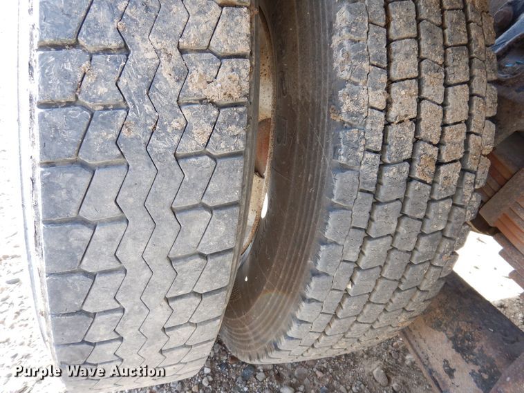 image for item KW9772 2006 Kenworth T800  roll-off container truck