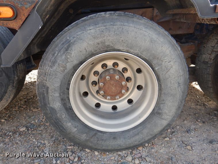 image for item KW9772 2006 Kenworth T800  roll-off container truck