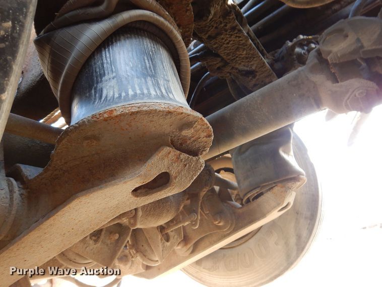 image for item KW9772 2006 Kenworth T800  roll-off container truck