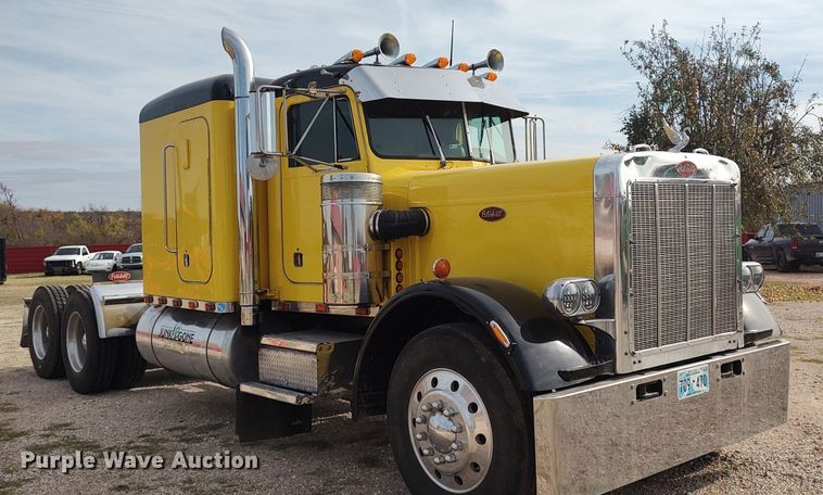 image for item LK9306 1985 Peterbilt 359  semi truck