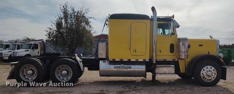 image for item LK9306 1985 Peterbilt 359  semi truck