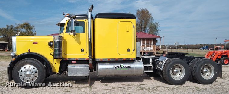 image for item LK9306 1985 Peterbilt 359  semi truck