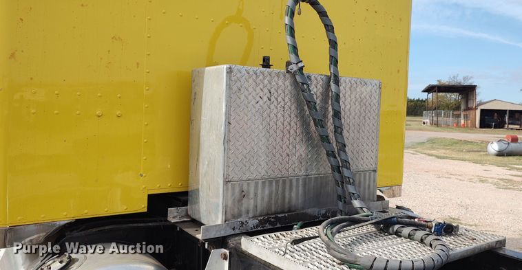 image for item LK9306 1985 Peterbilt 359  semi truck