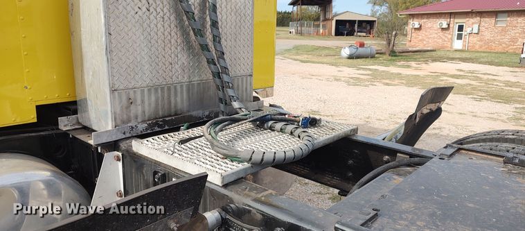 image for item LK9306 1985 Peterbilt 359  semi truck