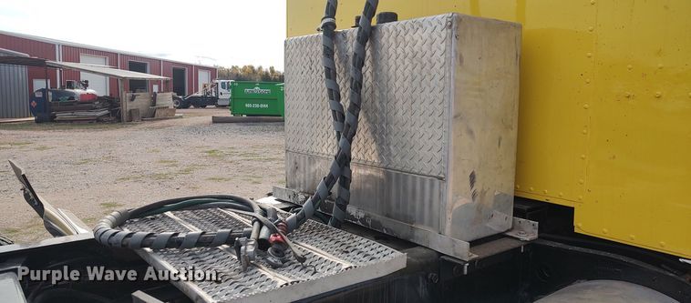 image for item LK9306 1985 Peterbilt 359  semi truck