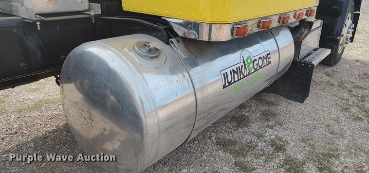 image for item LK9306 1985 Peterbilt 359  semi truck