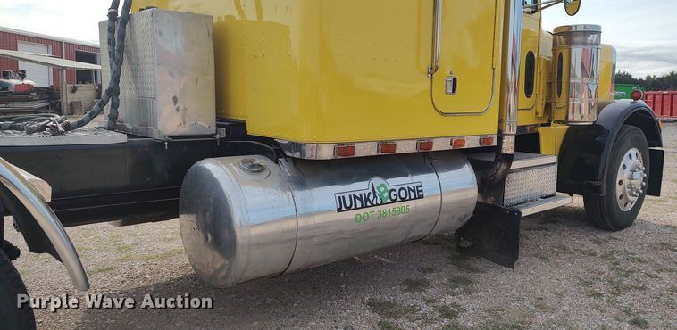 image for item LK9306 1985 Peterbilt 359  semi truck