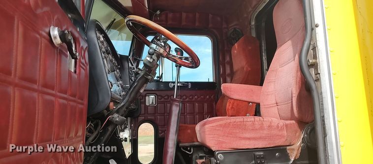 image for item LK9306 1985 Peterbilt 359  semi truck