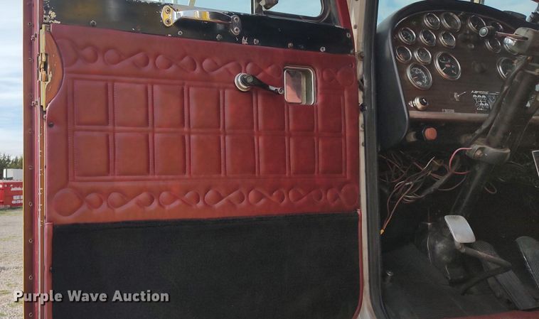 image for item LK9306 1985 Peterbilt 359  semi truck