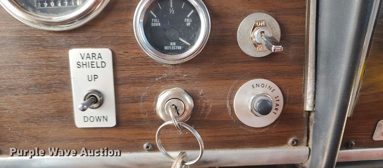 image for item LK9306 1985 Peterbilt 359  semi truck