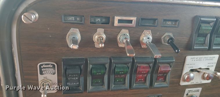 image for item LK9306 1985 Peterbilt 359  semi truck