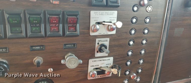 image for item LK9306 1985 Peterbilt 359  semi truck