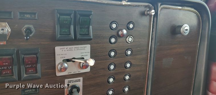 image for item LK9306 1985 Peterbilt 359  semi truck