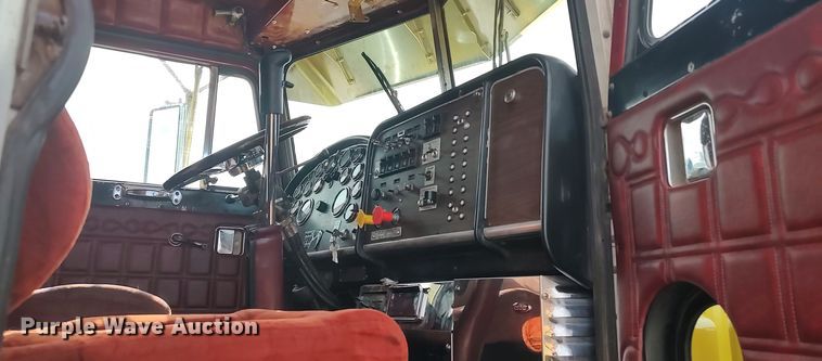 image for item LK9306 1985 Peterbilt 359  semi truck