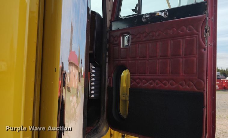 image for item LK9306 1985 Peterbilt 359  semi truck